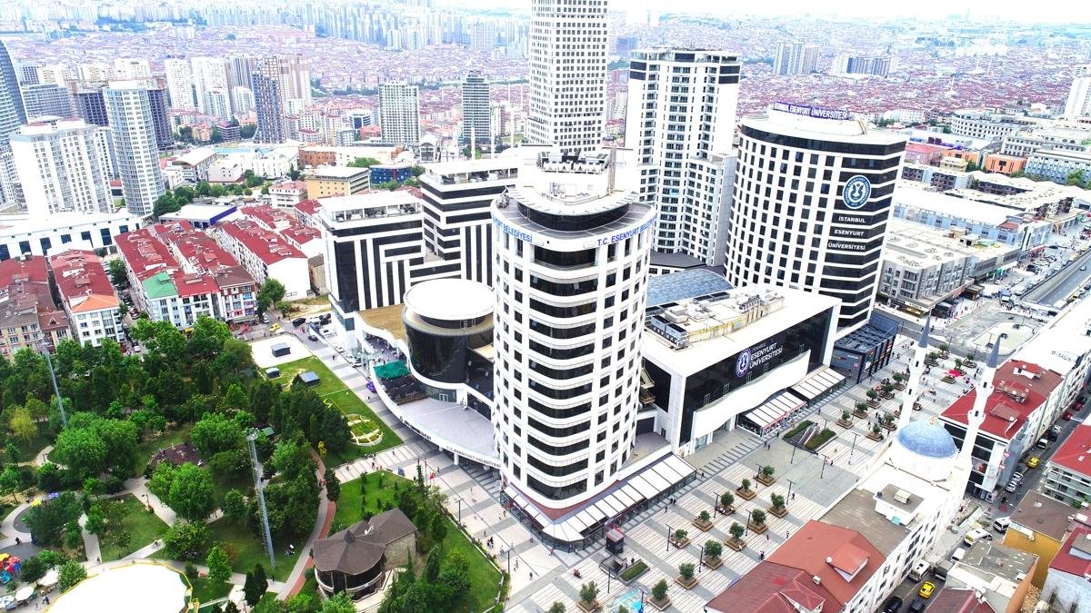 جامعة إسطنبول إسنيورت