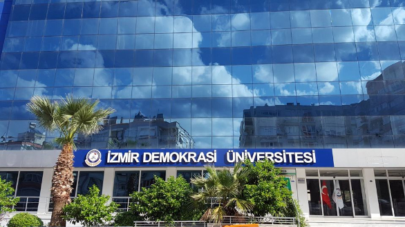 جامعة ازمير الديمقراطية